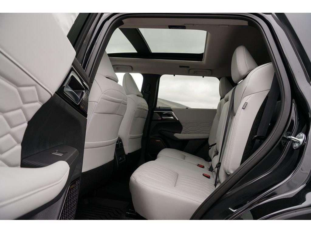 new 2025 Mitsubishi Outlander car, priced at $43,578