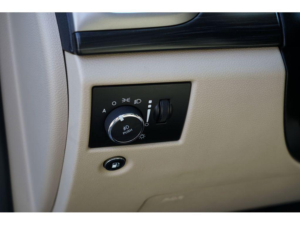 used 2019 Jeep Grand Cherokee car, priced at $18,999