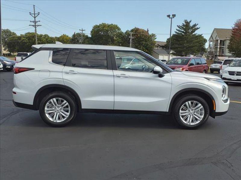 new 2024 Mitsubishi Outlander car, priced at $31,090