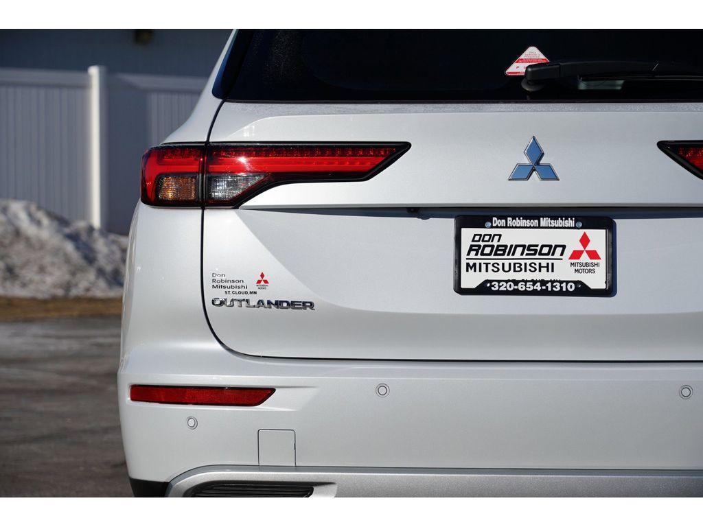 new 2024 Mitsubishi Outlander car, priced at $36,245