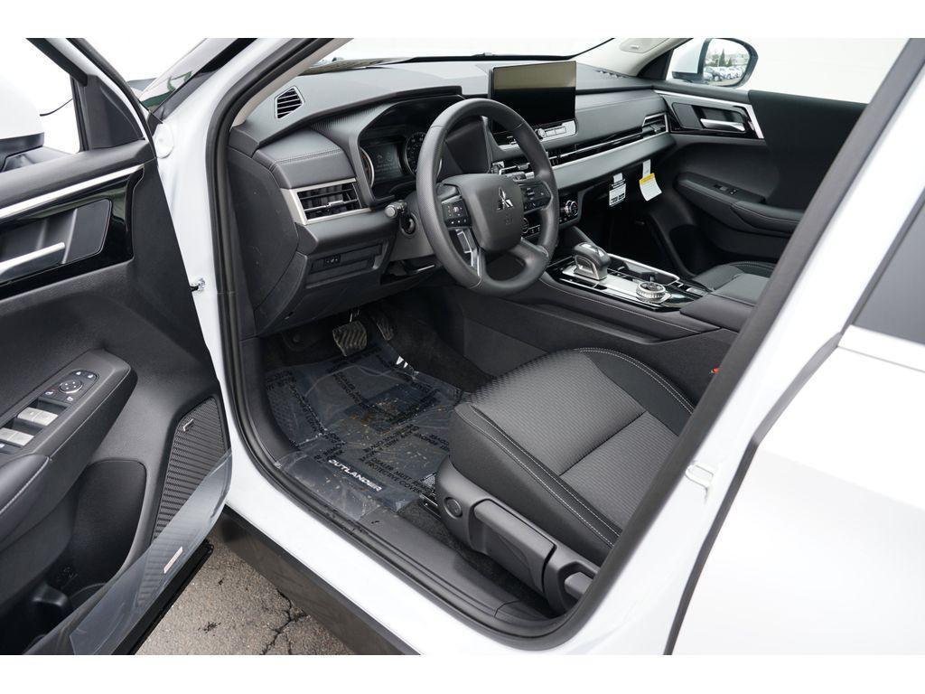 new 2025 Mitsubishi Outlander car, priced at $32,242