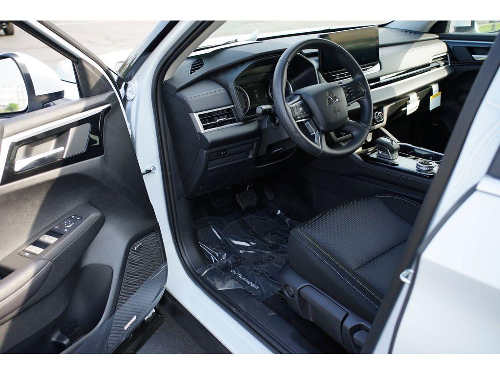 new 2025 Mitsubishi Outlander car, priced at $32,242