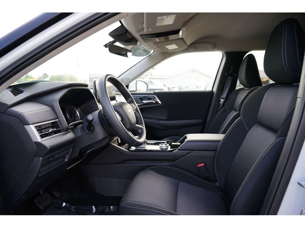 new 2025 Mitsubishi Outlander car, priced at $32,242
