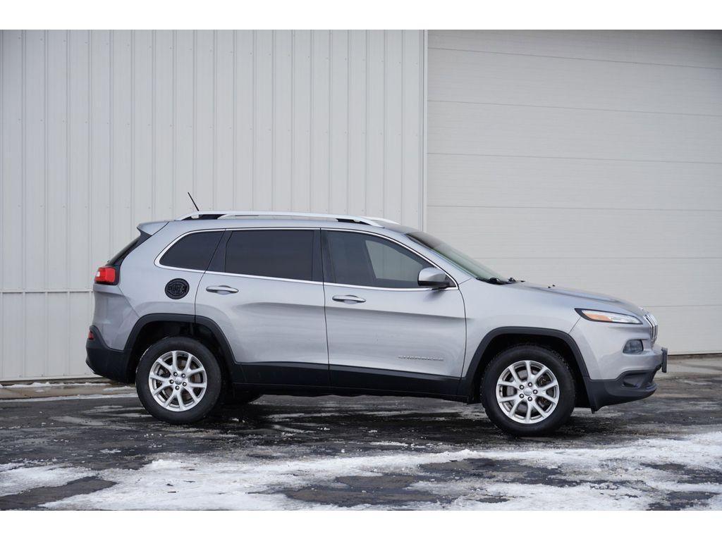 used 2016 Jeep Cherokee car, priced at $10,499