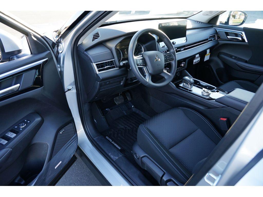 new 2025 Mitsubishi Outlander car, priced at $30,112
