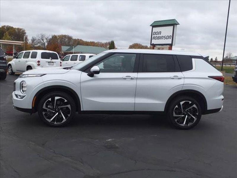 new 2024 Mitsubishi Outlander car, priced at $35,599