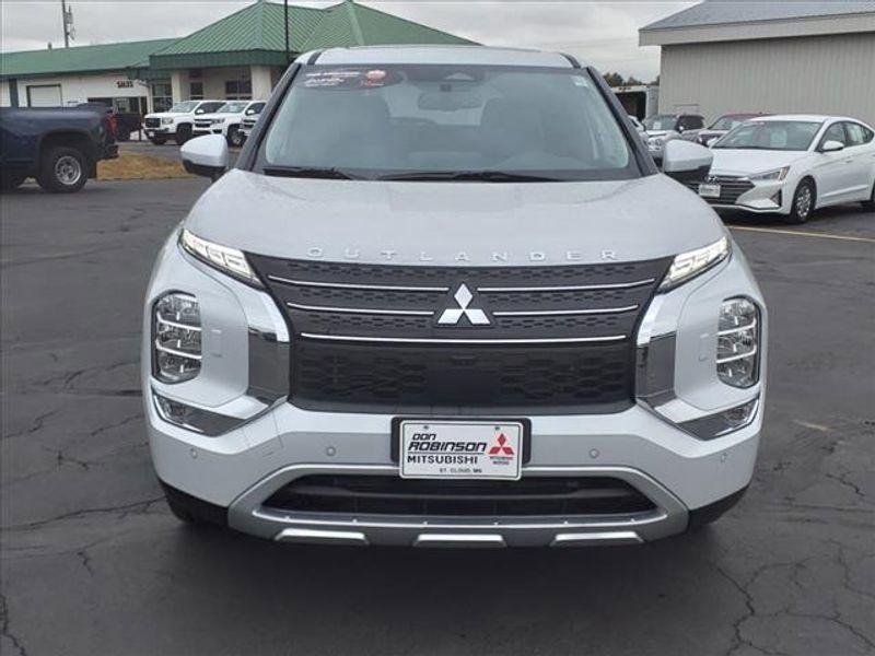 new 2024 Mitsubishi Outlander car, priced at $35,599