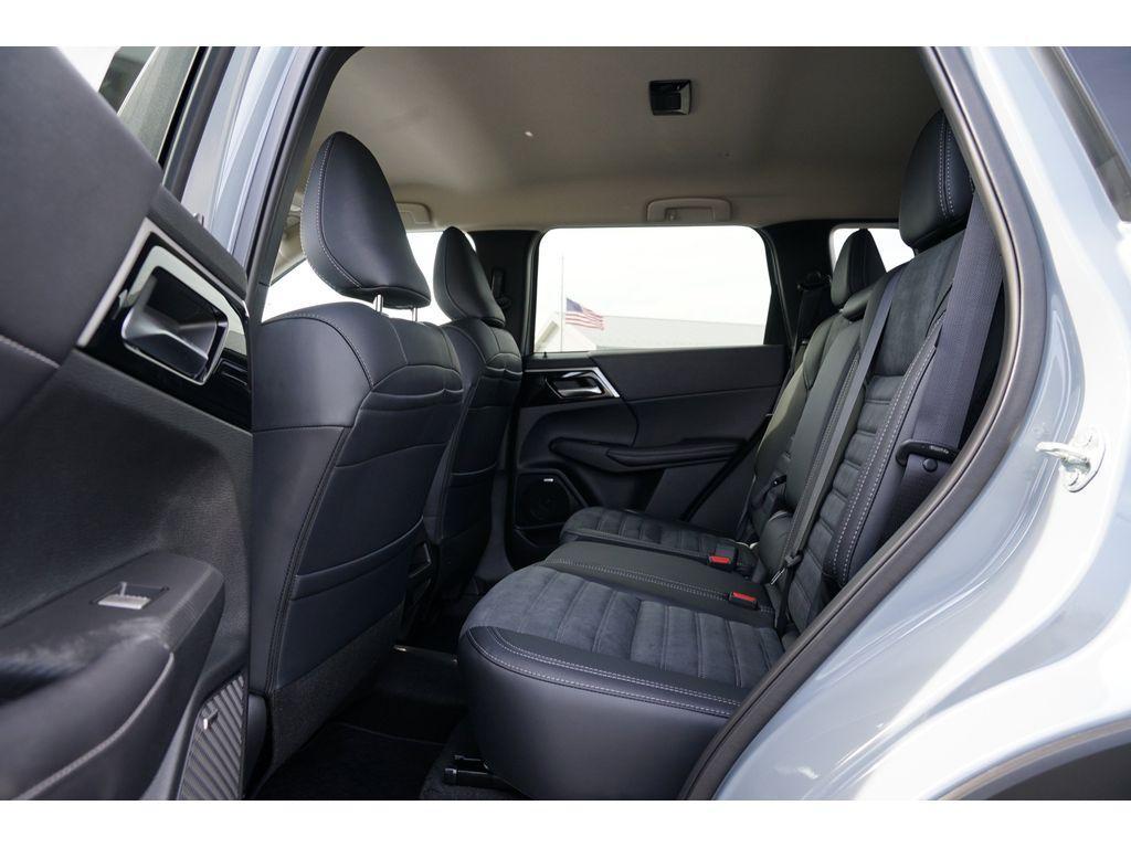 new 2025 Mitsubishi Outlander car