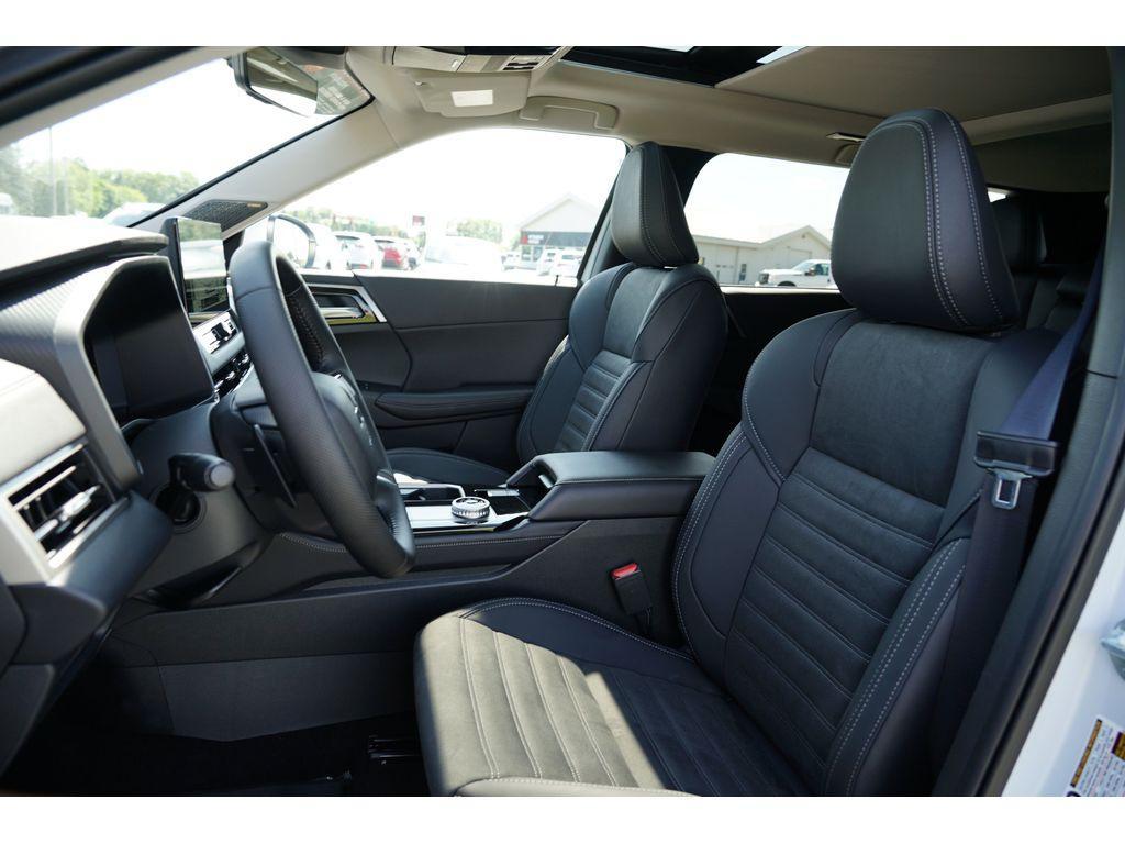 new 2025 Mitsubishi Outlander car, priced at $38,517