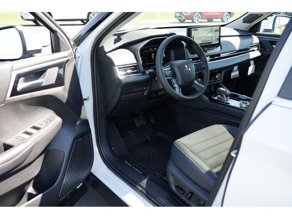 new 2025 Mitsubishi Outlander car, priced at $38,517