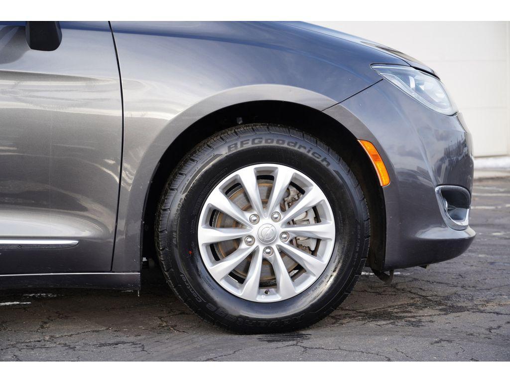 used 2018 Chrysler Pacifica car, priced at $13,999