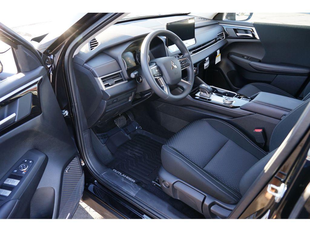 new 2025 Mitsubishi Outlander car, priced at $30,313
