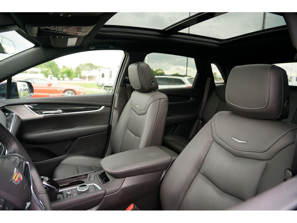 used 2021 Cadillac XT5 car, priced at $32,999