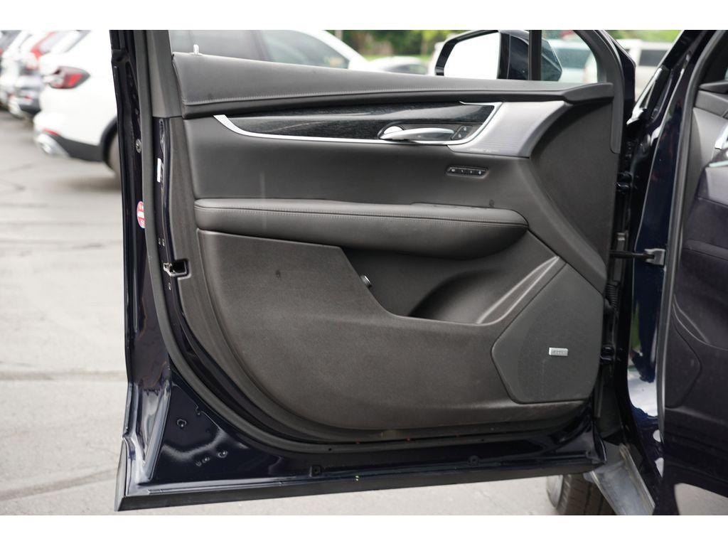 used 2021 Cadillac XT5 car, priced at $32,999