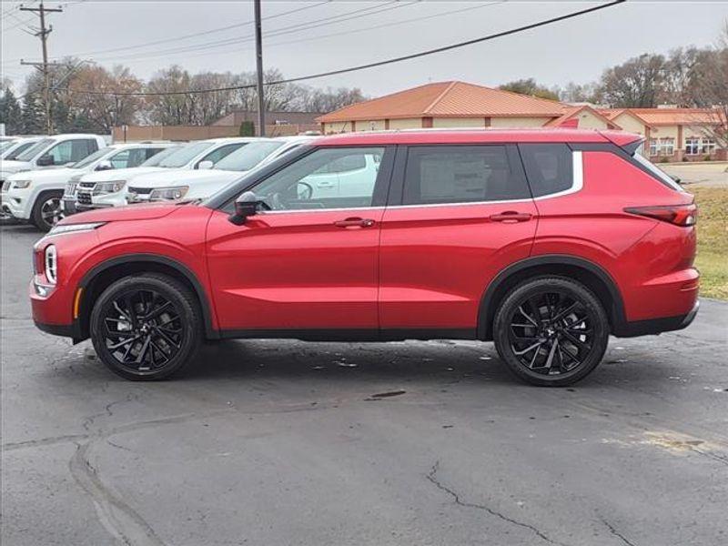 new 2024 Mitsubishi Outlander car, priced at $38,080