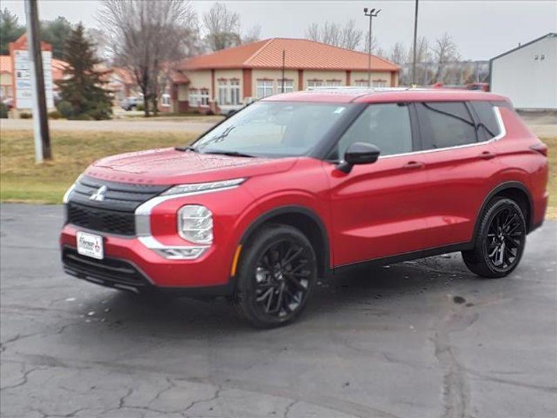 new 2024 Mitsubishi Outlander car, priced at $38,080