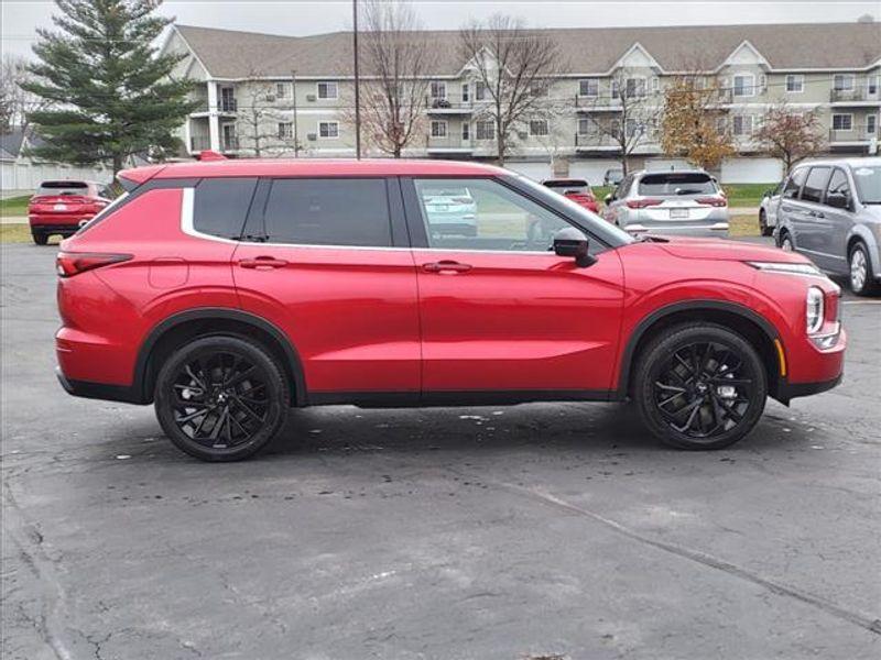 new 2024 Mitsubishi Outlander car, priced at $38,080