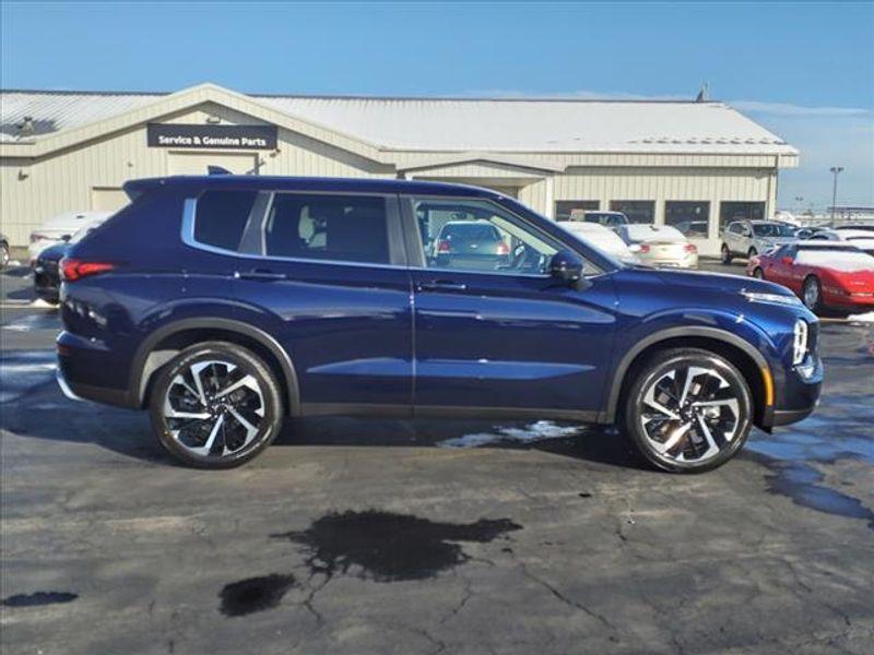 new 2024 Mitsubishi Outlander car, priced at $33,717