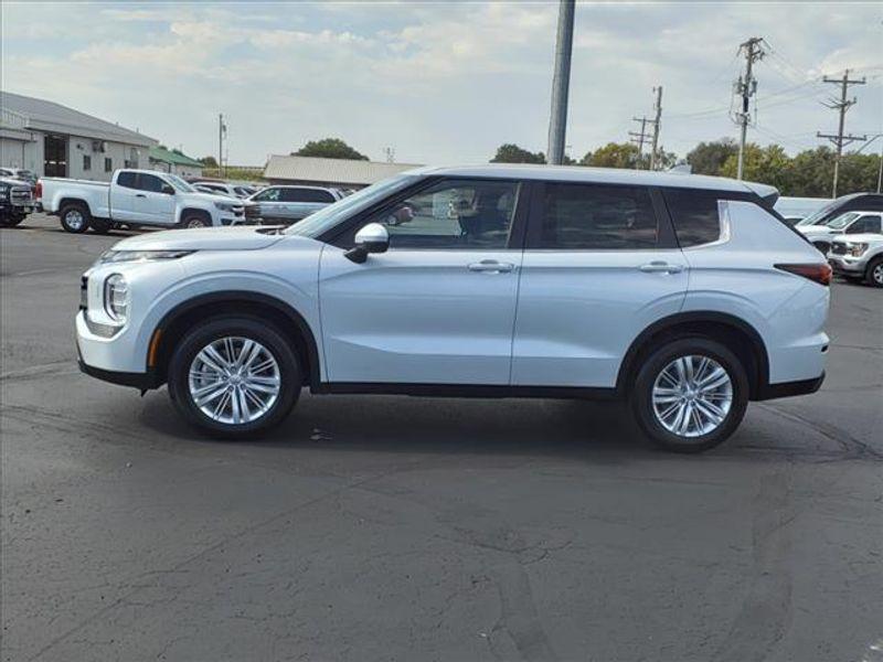 new 2024 Mitsubishi Outlander car, priced at $31,090