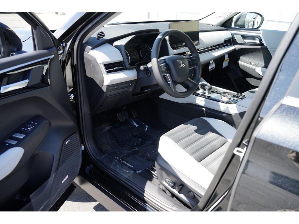 new 2025 Mitsubishi Outlander car, priced at $34,131