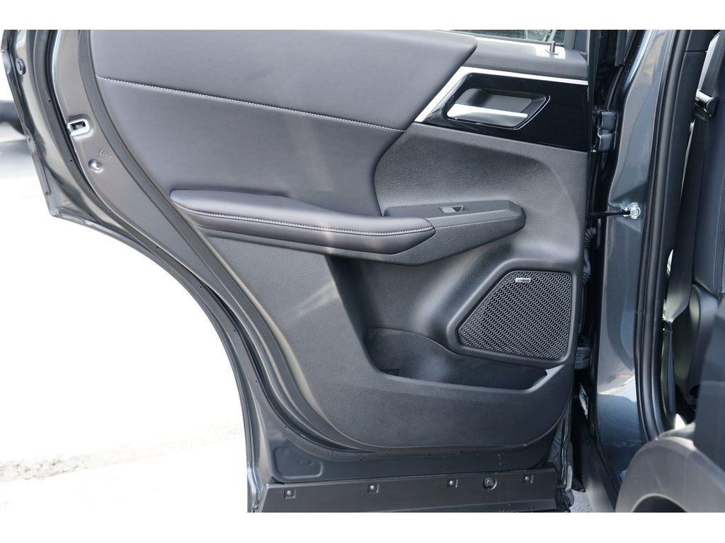 new 2025 Mitsubishi Outlander car