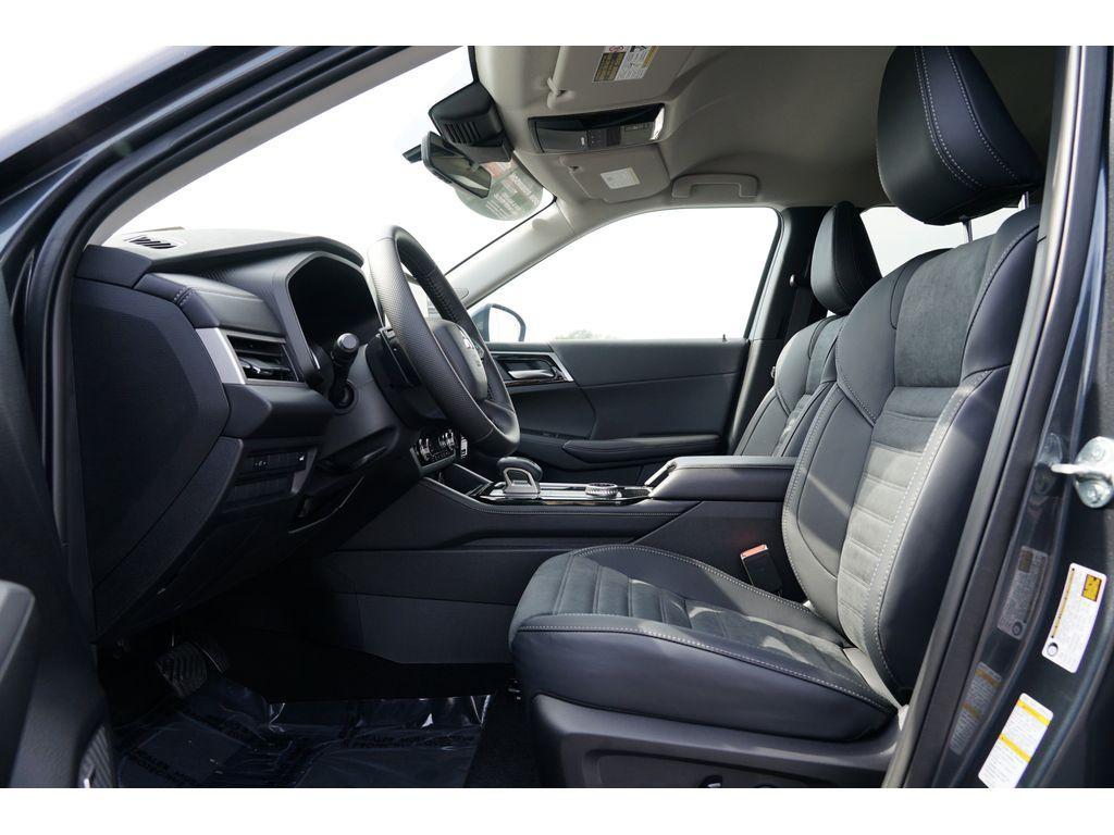 new 2025 Mitsubishi Outlander car