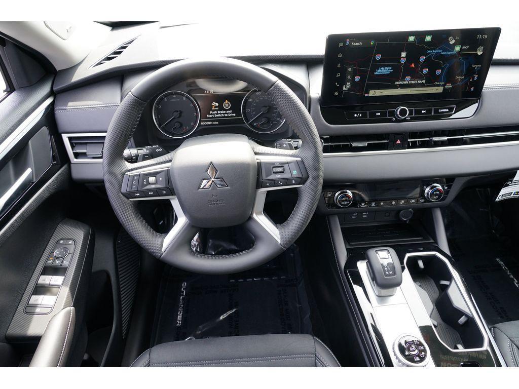 new 2025 Mitsubishi Outlander car