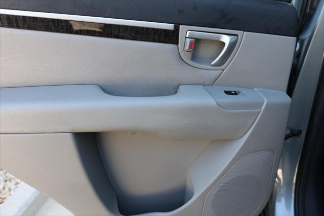 used 2009 Hyundai Santa Fe car, priced at $9,995