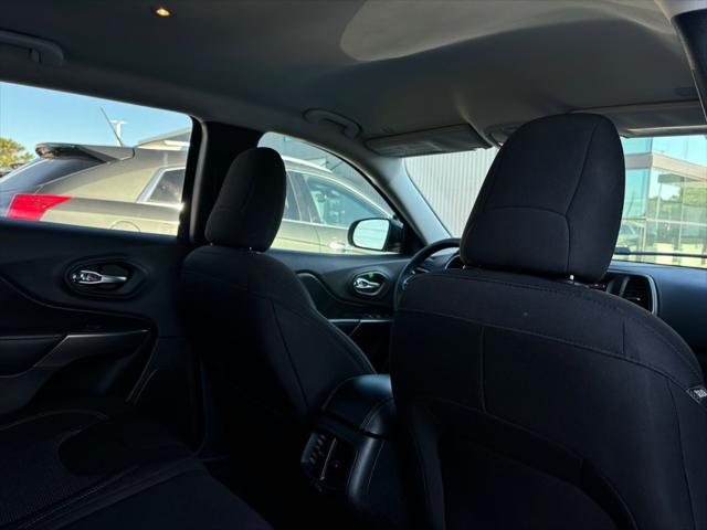 used 2019 Jeep Cherokee car, priced at $12,995