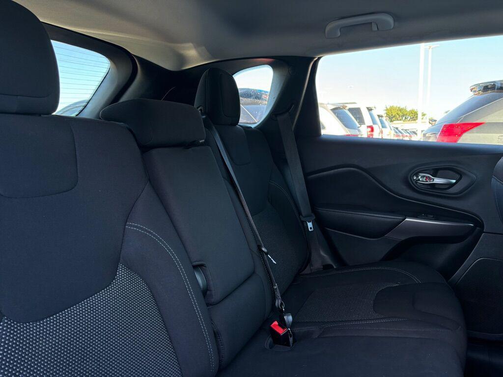 used 2019 Jeep Cherokee car, priced at $10,995