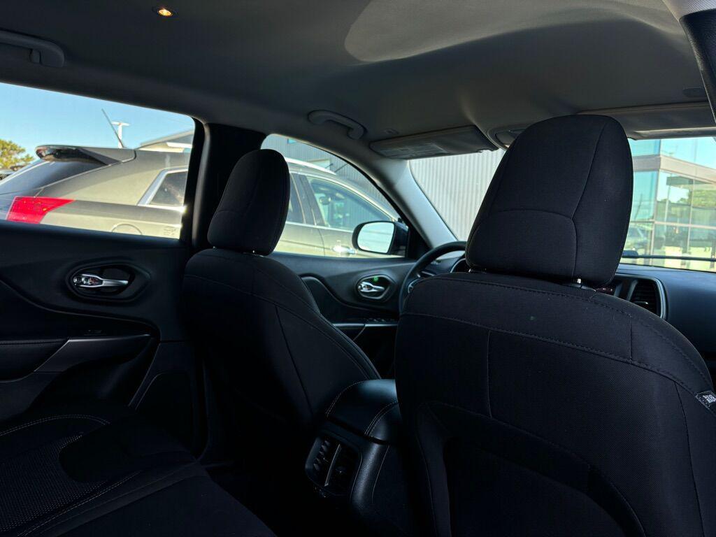 used 2019 Jeep Cherokee car, priced at $10,995