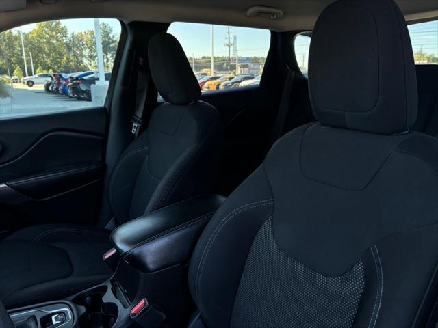 used 2019 Jeep Cherokee car, priced at $12,995