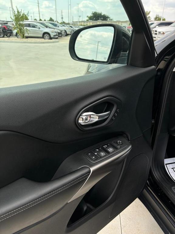 used 2019 Jeep Cherokee car, priced at $13,995