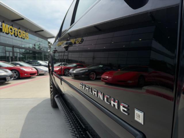 used 2007 Chevrolet Avalanche car, priced at $8,995