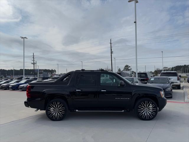 used 2007 Chevrolet Avalanche car, priced at $8,995