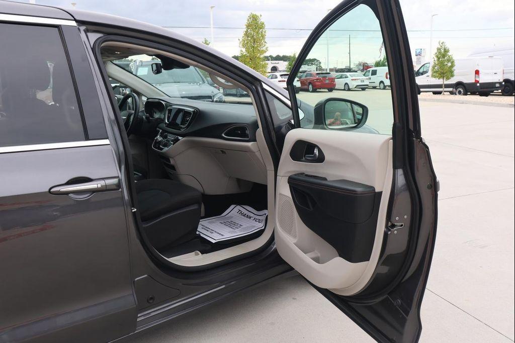 used 2020 Chrysler Pacifica car, priced at $14,995