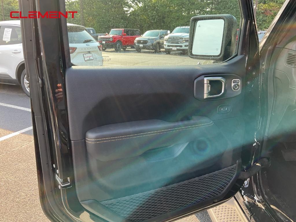 new 2025 Jeep Wrangler car, priced at $54,302