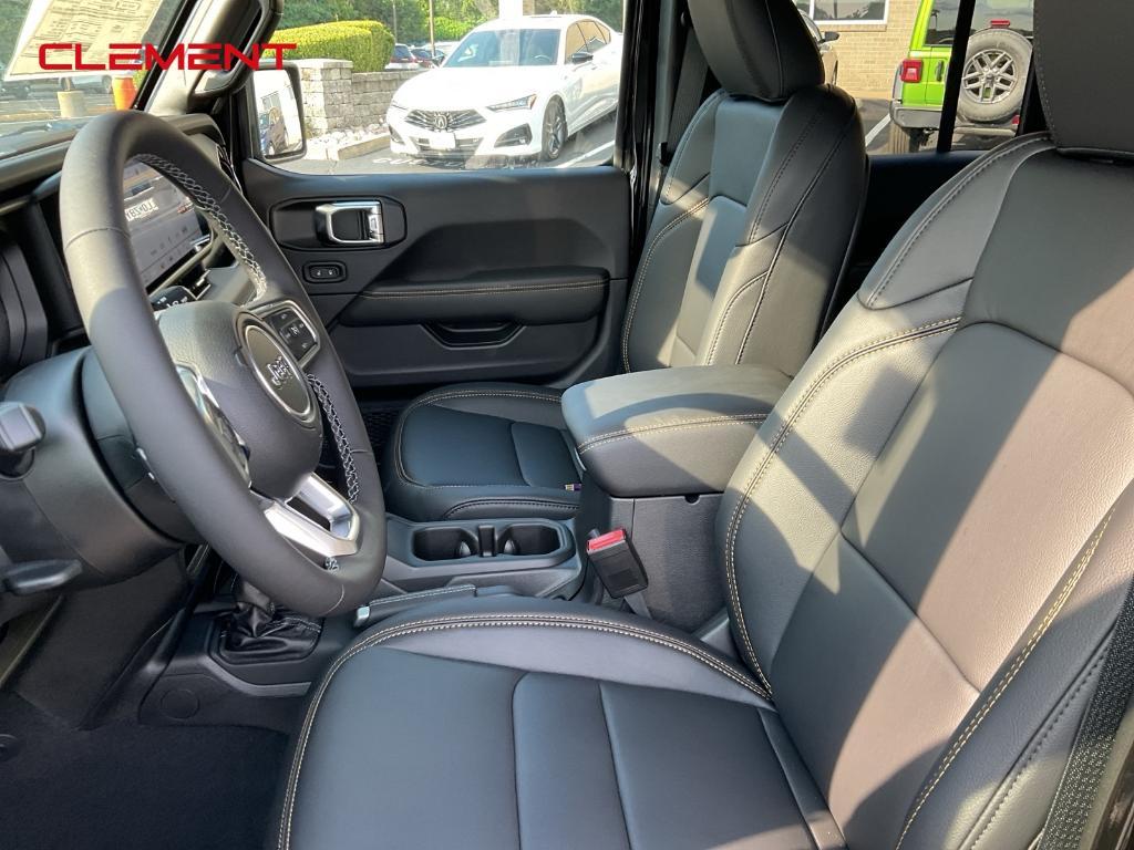 new 2025 Jeep Wrangler car, priced at $54,302