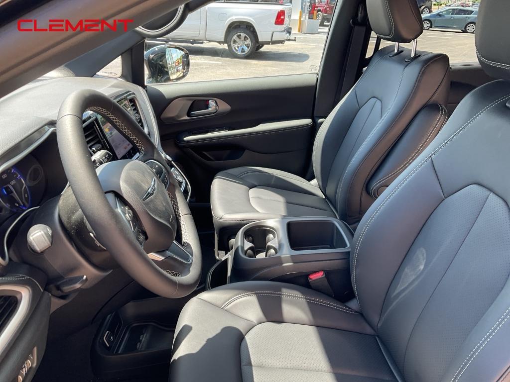 new 2025 Chrysler Pacifica car, priced at $40,252
