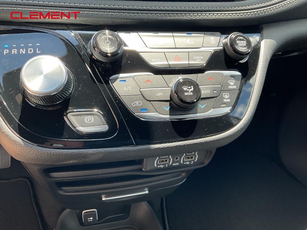 new 2025 Chrysler Pacifica car, priced at $40,252