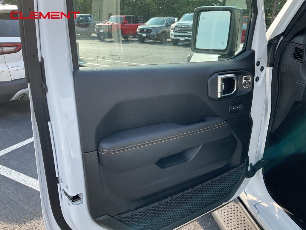 new 2025 Jeep Wrangler car, priced at $52,690