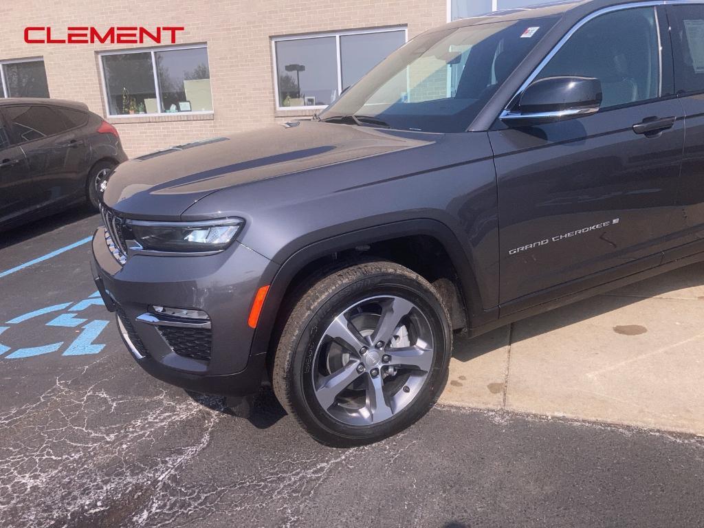 new 2025 Jeep Grand Cherokee car, priced at $43,569
