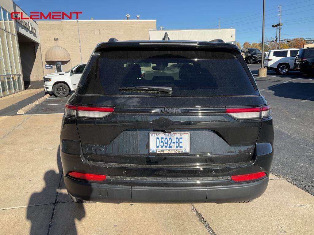 new 2025 Jeep Grand Cherokee car, priced at $43,599