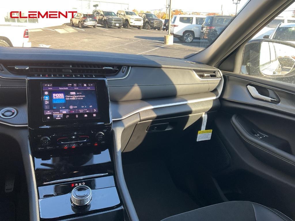 new 2025 Jeep Grand Cherokee car, priced at $43,599