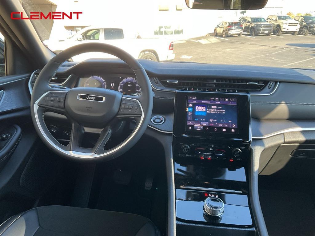 new 2025 Jeep Grand Cherokee car, priced at $43,599