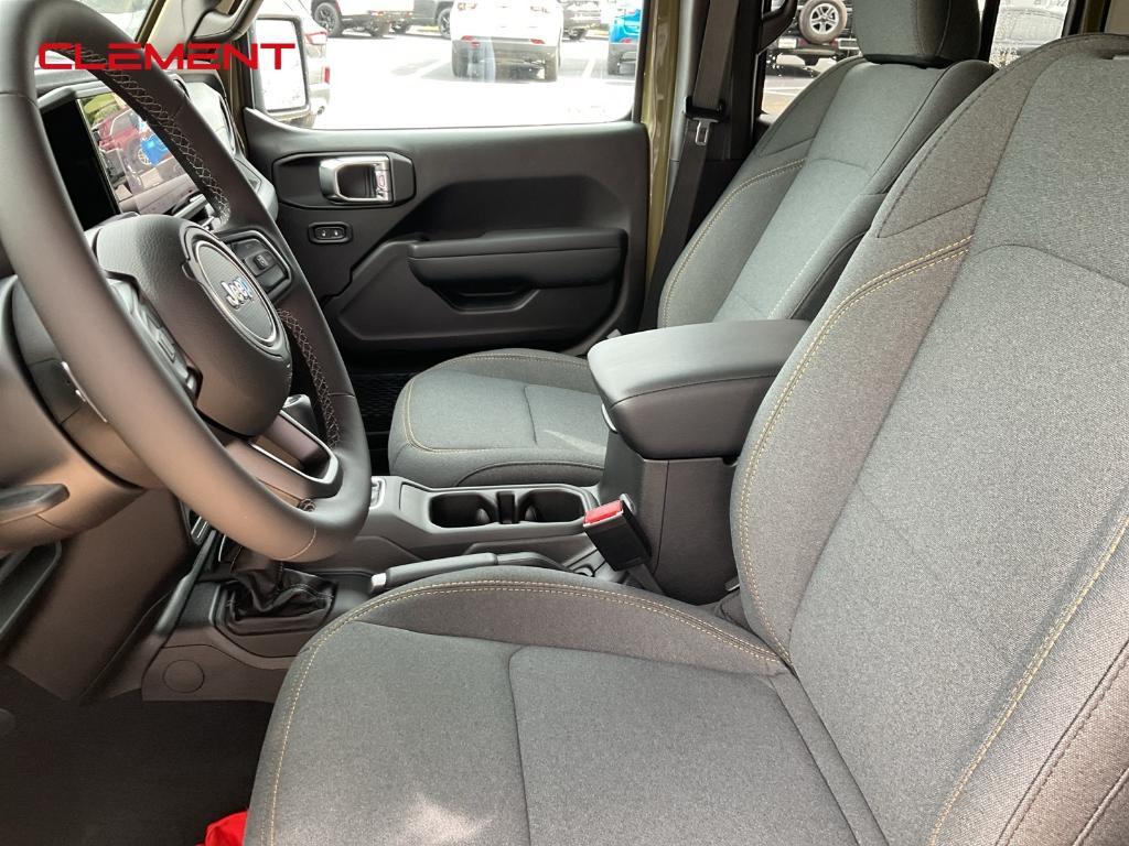 new 2025 Jeep Wrangler car, priced at $45,929