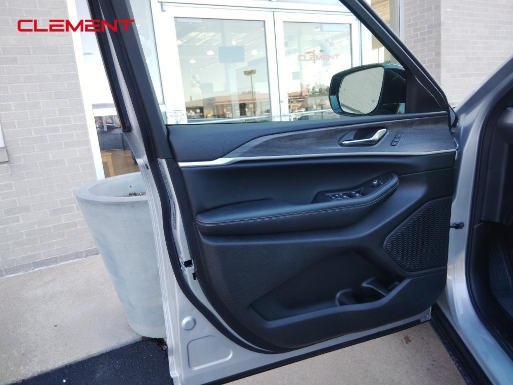 new 2025 Jeep Grand Cherokee L car, priced at $42,548