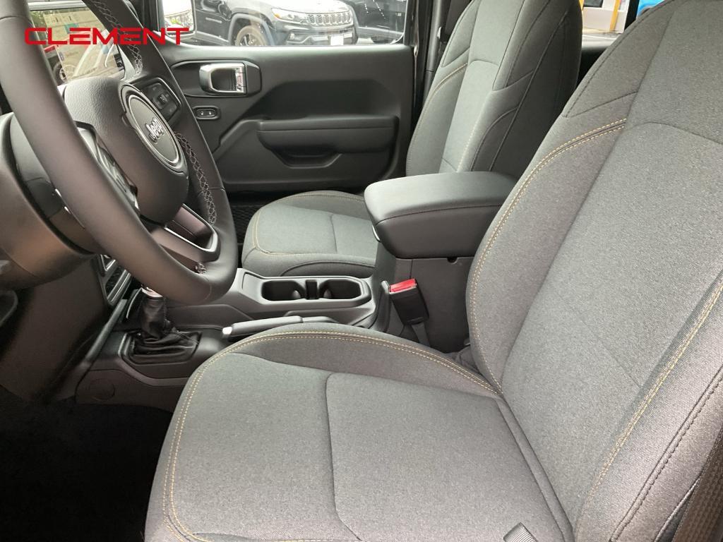 new 2025 Jeep Wrangler car, priced at $43,013