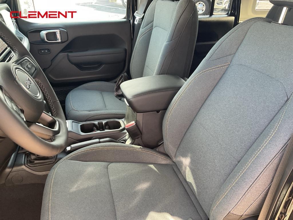 new 2025 Jeep Wrangler car, priced at $43,288