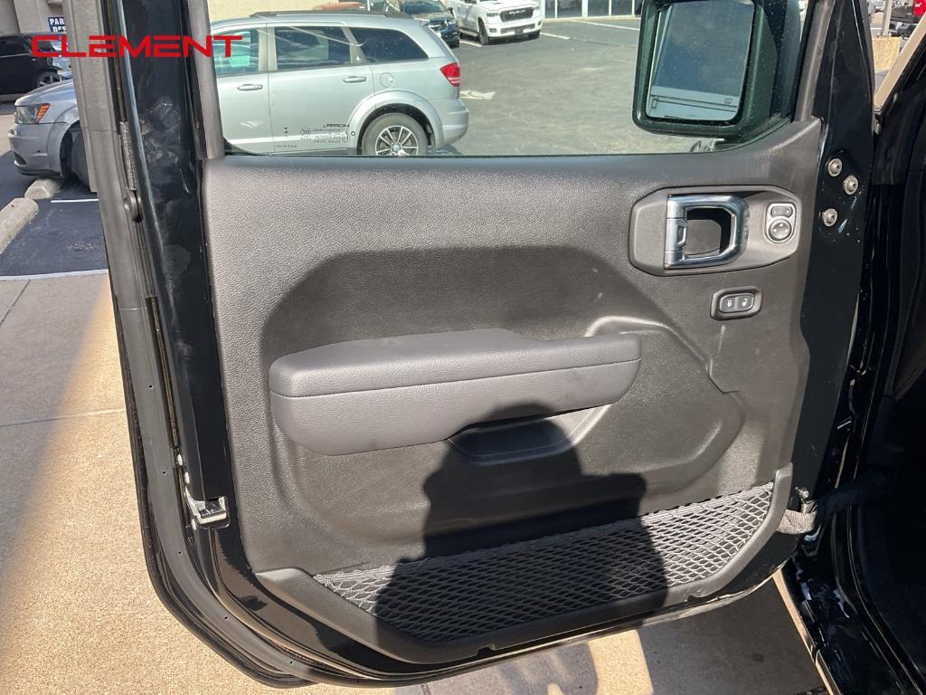 new 2025 Jeep Wrangler car, priced at $43,288